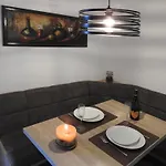 Pieck Mit Parkplatz Und Privater Garage Appartamento