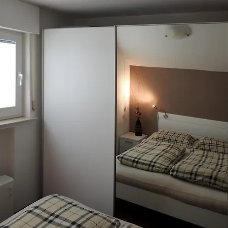 Pieck Mit Parkplatz Und Privater Garage